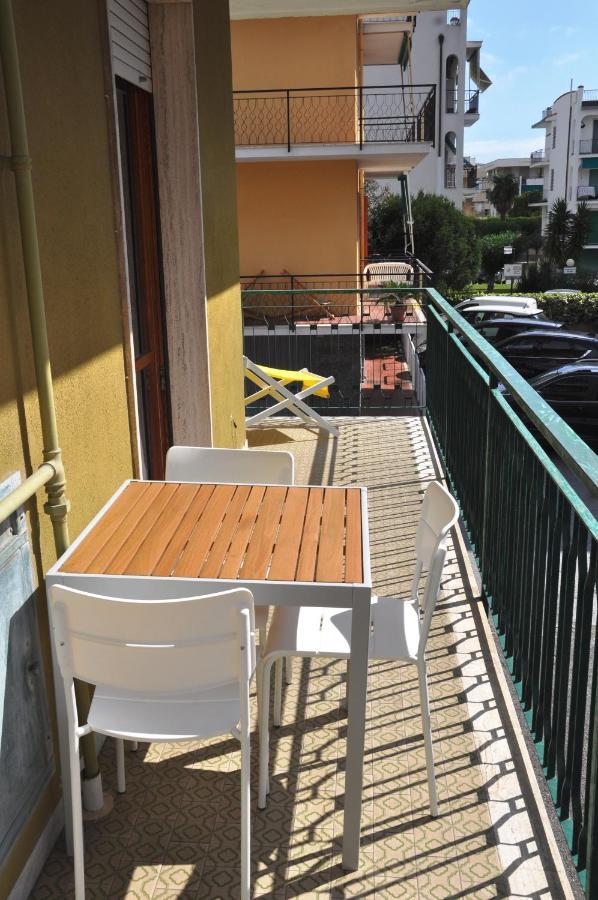 Apartamento Viale Repubblica 329 1 Pietra Ligure Exterior foto