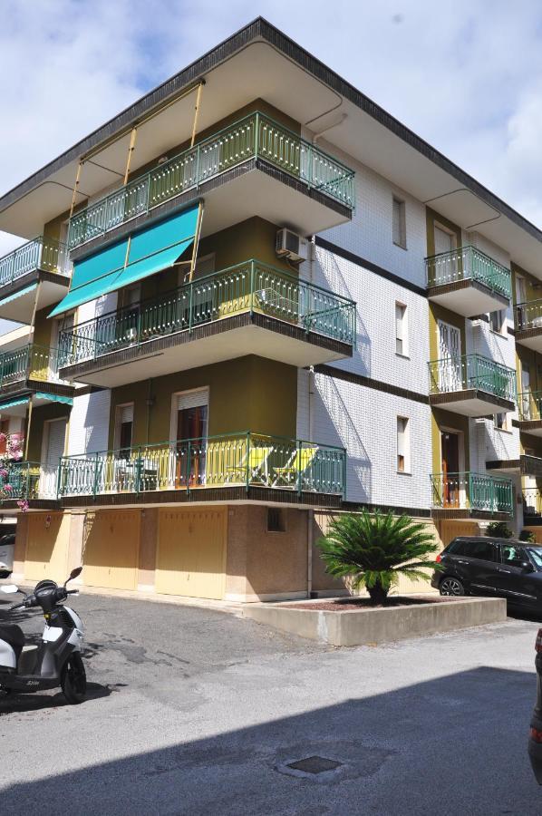 Apartamento Viale Repubblica 329 1 Pietra Ligure Exterior foto
